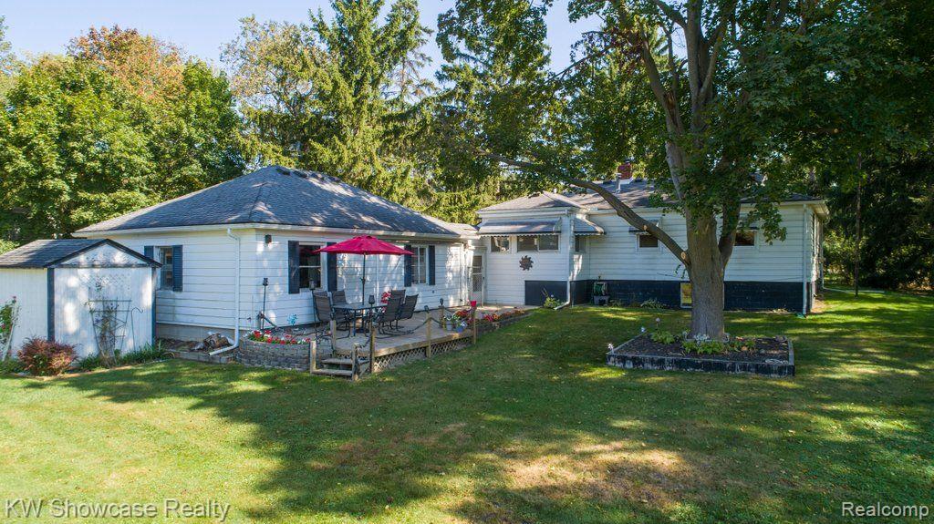 574 YOUNG Road, White Lake, MI 48383 — Photo 4
