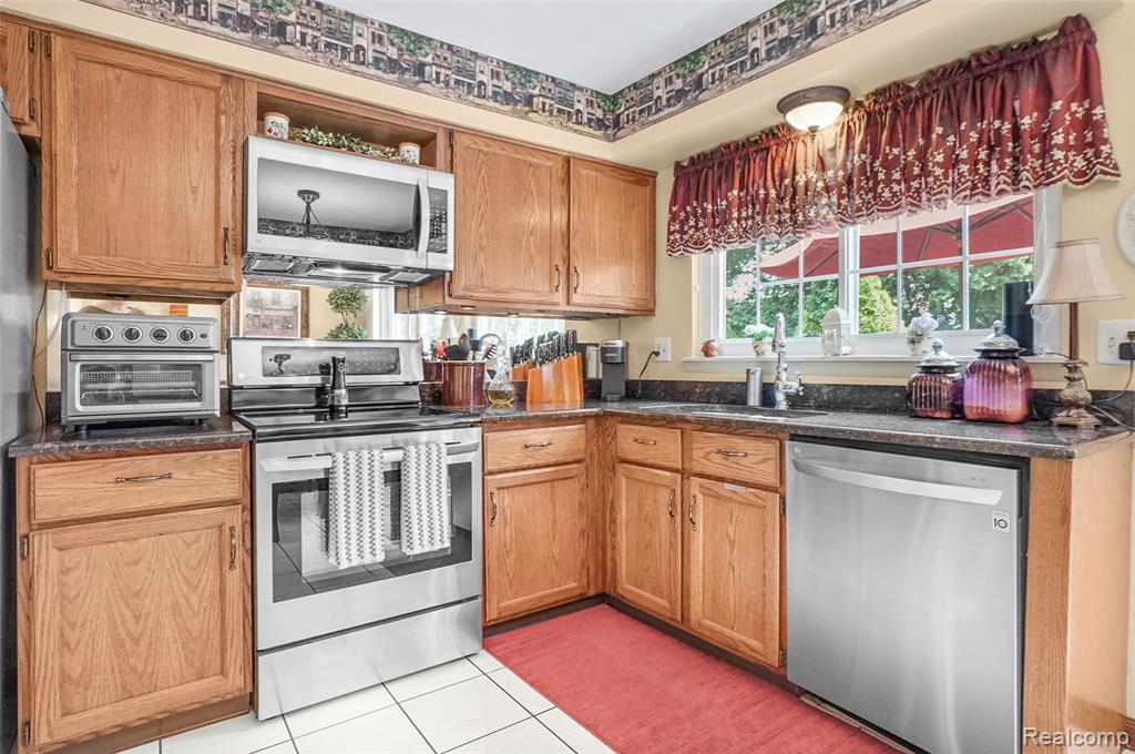 54286 Bradshaw Drive, New Baltimore, MI 48047 — Photo 10