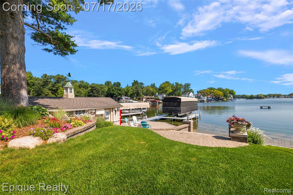565 Shady Oaks Street, Lake Orion, MI 48362 — Photo 11