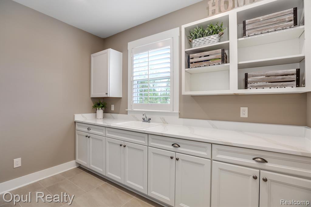 7484 HARDWOOD Circle, Canton, MI 48187 — Photo 20