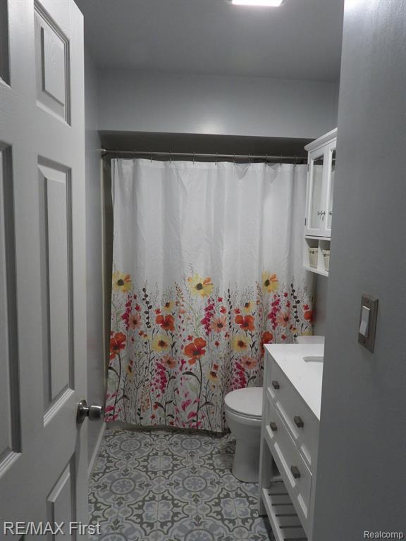 5522 PLEASANT Drive, Waterford, MI 48329 — Photo 4