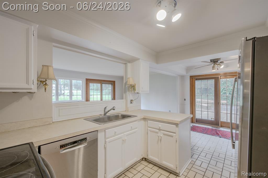 710 Basswood Drive, Rochester Hills, MI 48309 — Photo 11