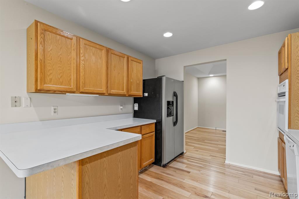 21429 ARCHWOOD Circle, 21, Farmington Hills, MI 48336 — Photo 10