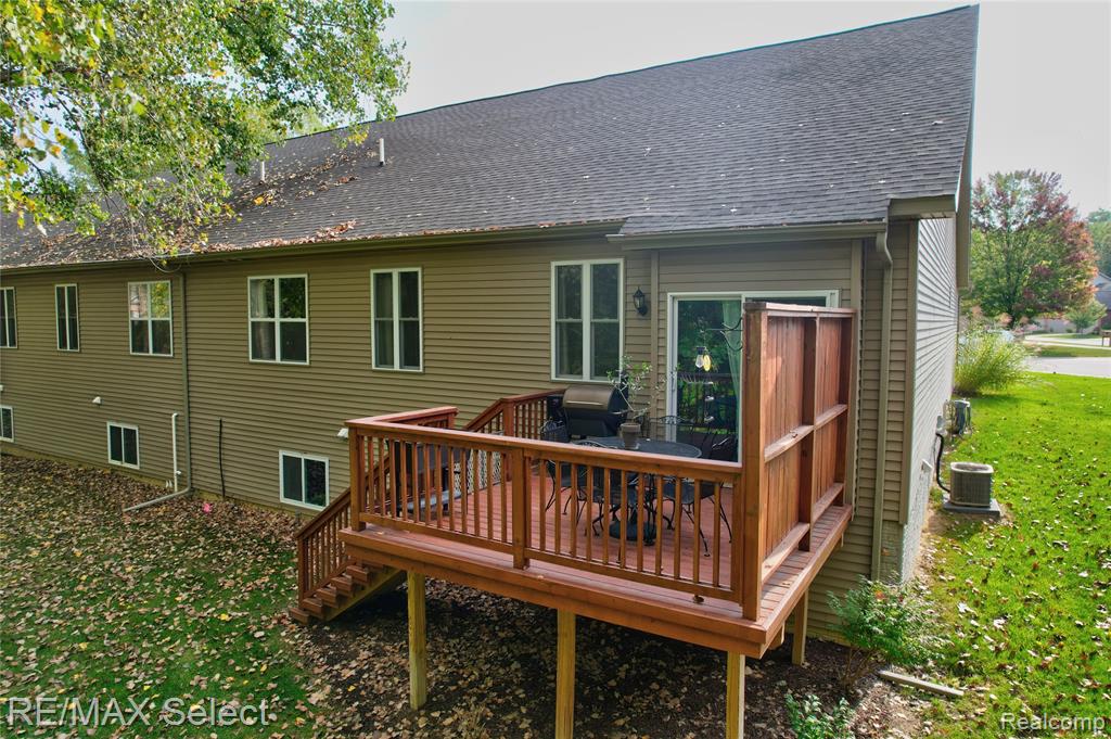 3127 Harbor Pointe Circle, Fenton, MI 48430 — Photo 2