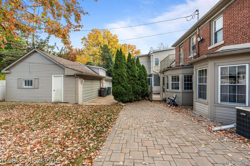 819 S HIGHLAND Street, Dearborn, MI 48124 — Photo 39