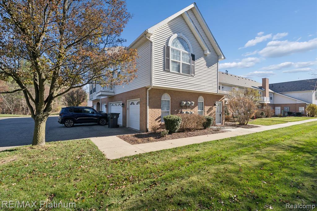 742 Olde English Circle, Howell, MI 48855 — front exterior