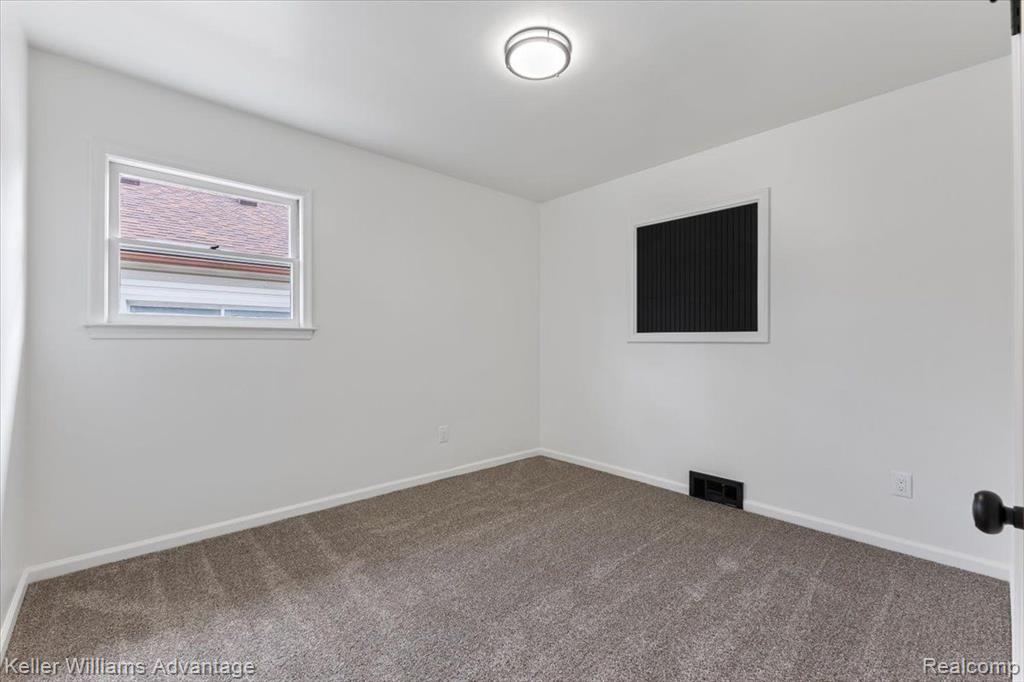 538 HENDRICKSON Boulevard, Clawson, MI — Photo 15