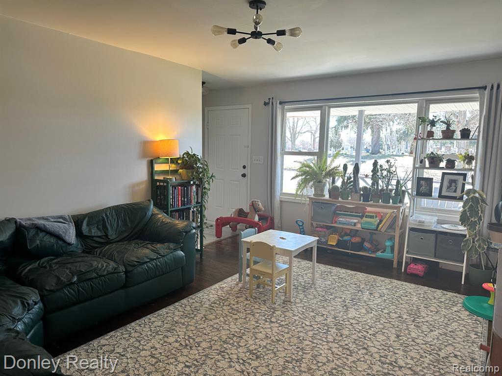 641 Coutant Street, Flushing, MI 48433 — Photo 8