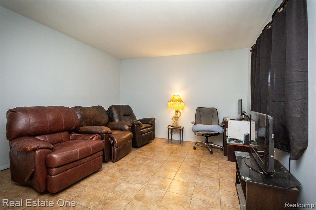 9065 WILLIAM Street, Taylor, MI 48180 — Photo 5
