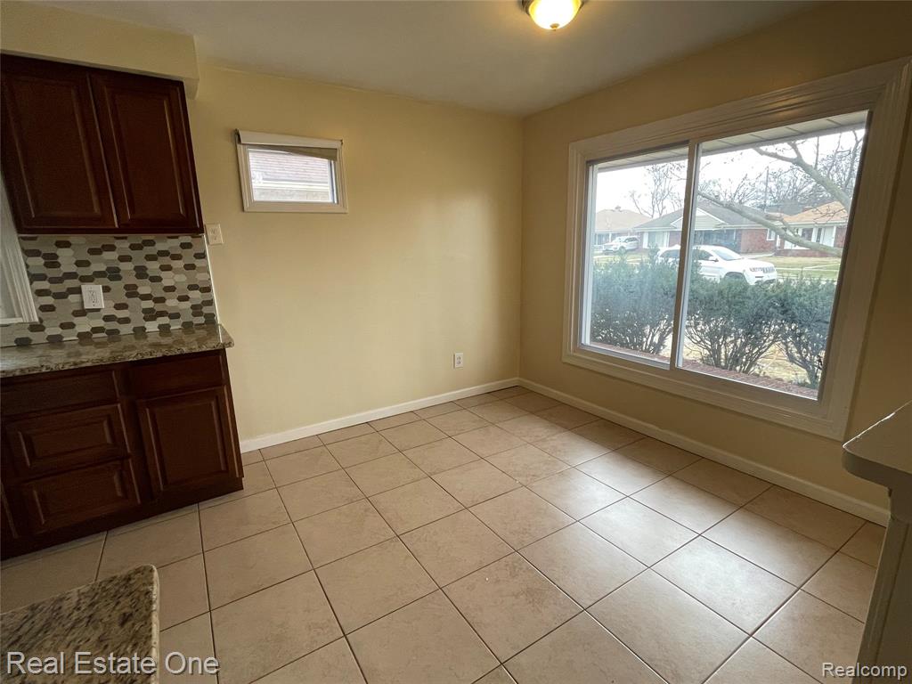 5710 BURGER Street, Dearborn Heights, MI 48127 — Photo 5