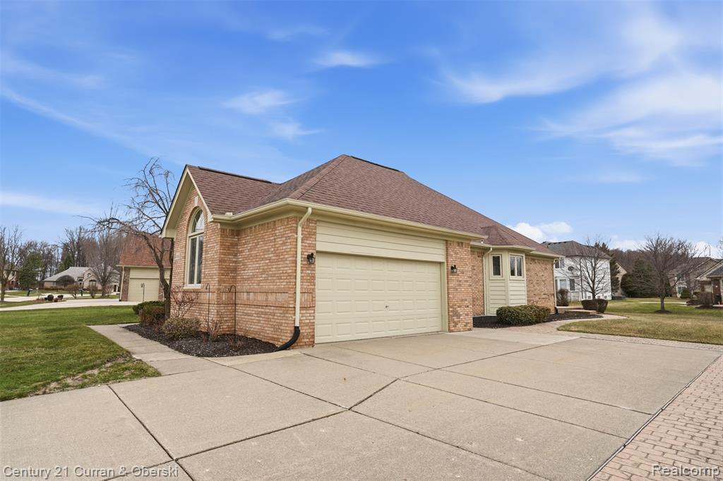 43612 Hoptree Drive, Sterling Heights, MI 48314 — Photo 34
