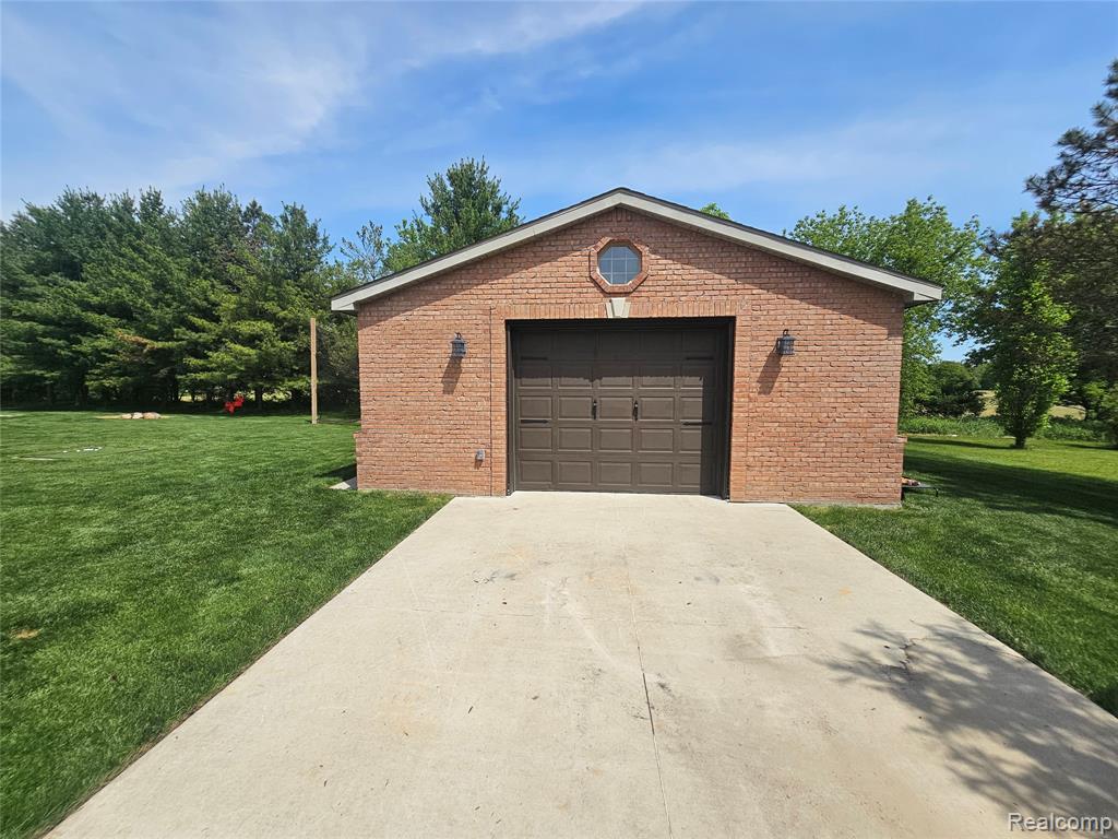10331 Pine Valley Drive, Grand Blanc, MI 48439 — Photo 32