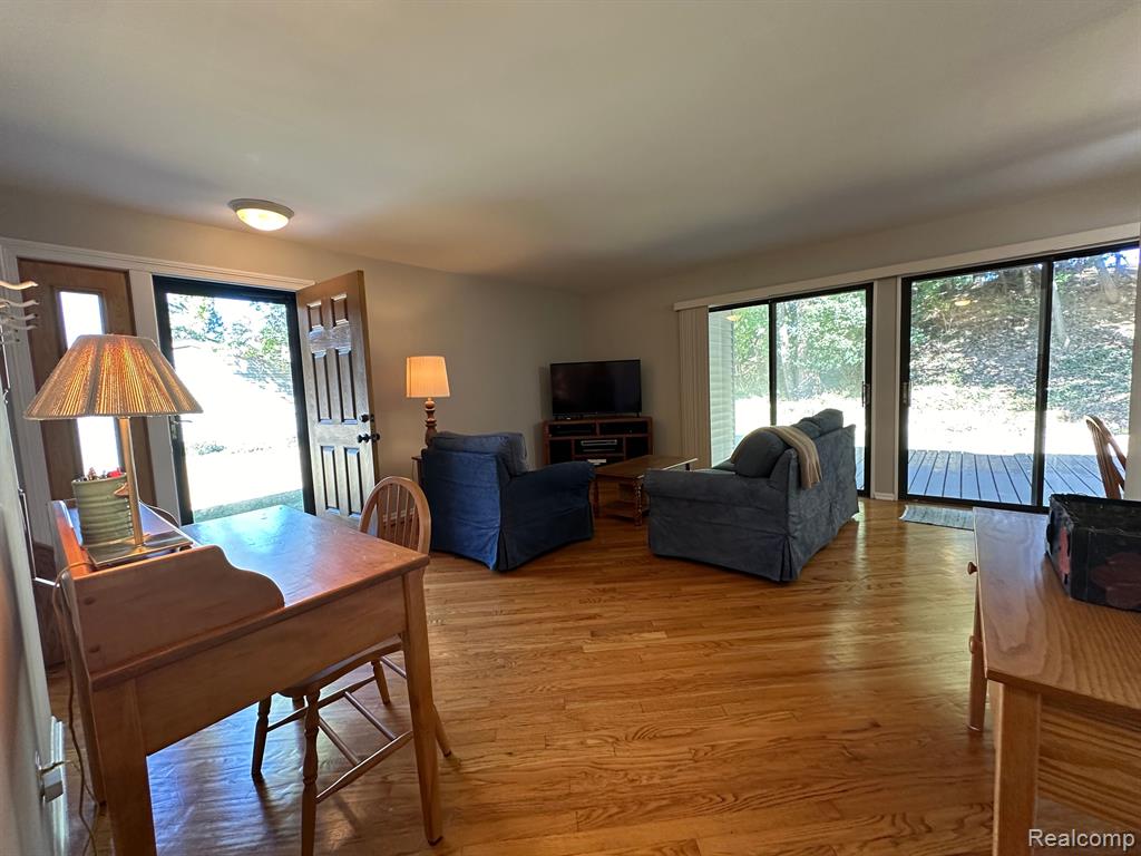 424 W ROCKWELL Street, Fenton, MI 48430 — Photo 11