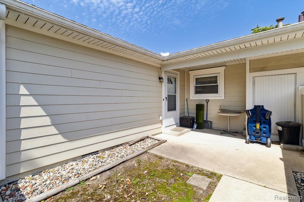 39809 VILLAGE WOOD Lane, Novi, MI — Photo 3