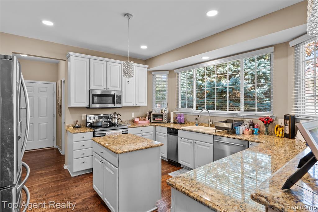 44258 Constellation Drive, Sterling Heights, MI 48314 — Photo 3