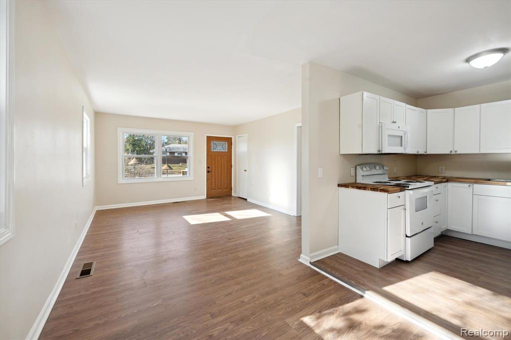 2481 PINECREST Avenue, Ann Arbor, MI 48104 — Photo 8