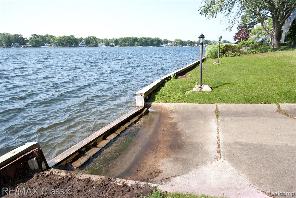 1861 Ladd Road, Wolverine Lake, MI 48390 — Photo 33