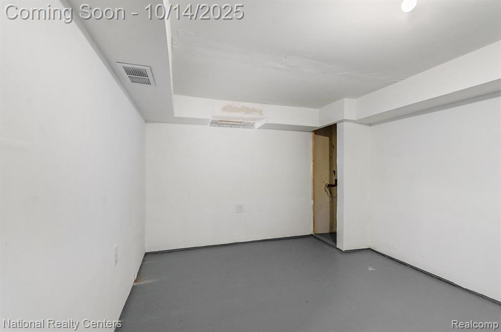 933 Antoine Street, Wyandotte, MI 48192 — Photo 15