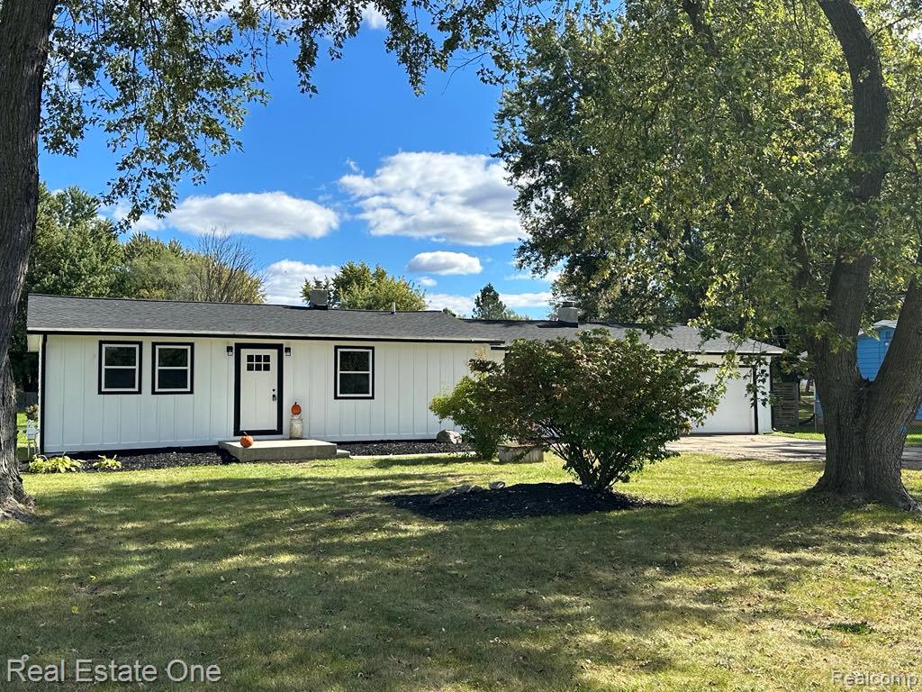 5481 Belsay Road, Grand Blanc, MI 48439 — front exterior