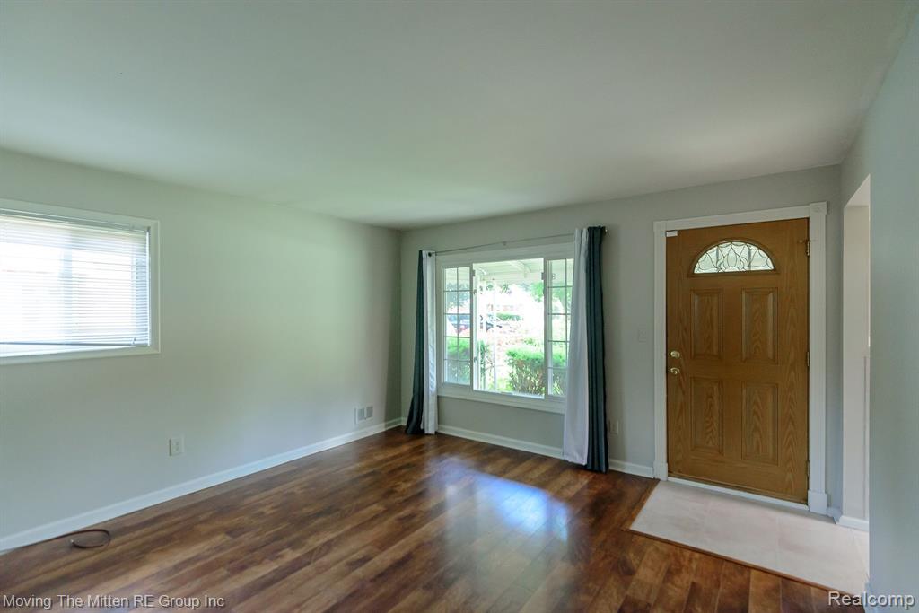 4666 ROOSEVELT Boulevard, Dearborn Heights, MI 48125 — Photo 2