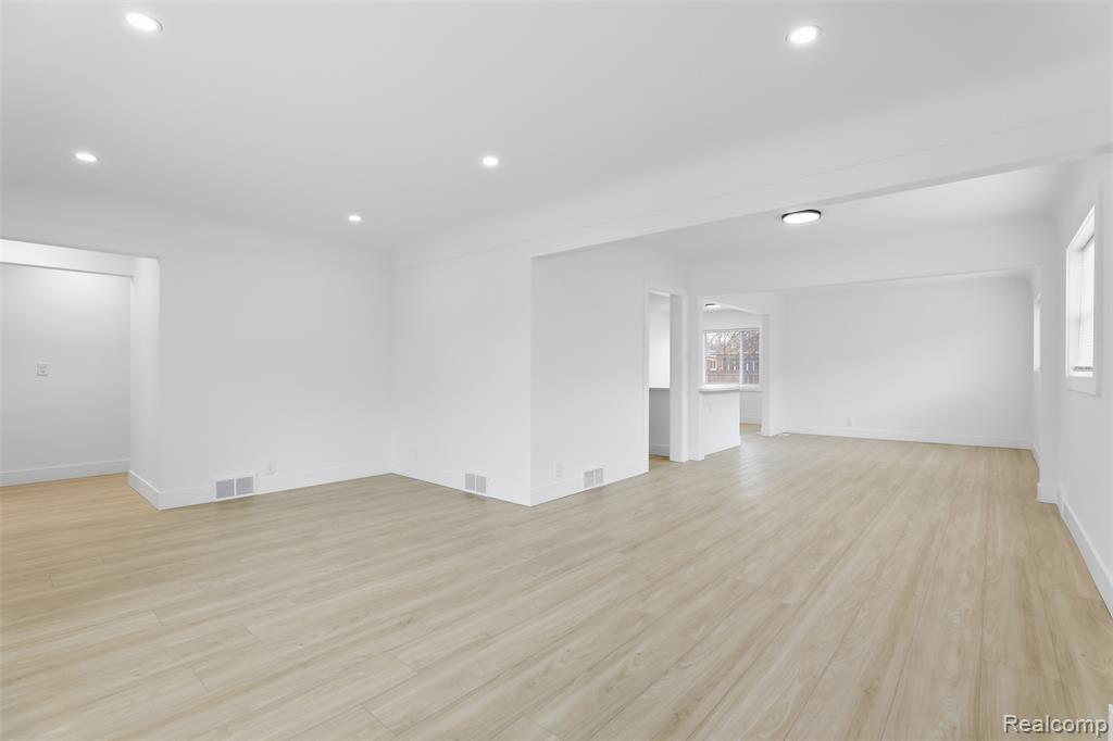 15230 Oakwood Drive, Oak Park, MI 48237 — Photo 7