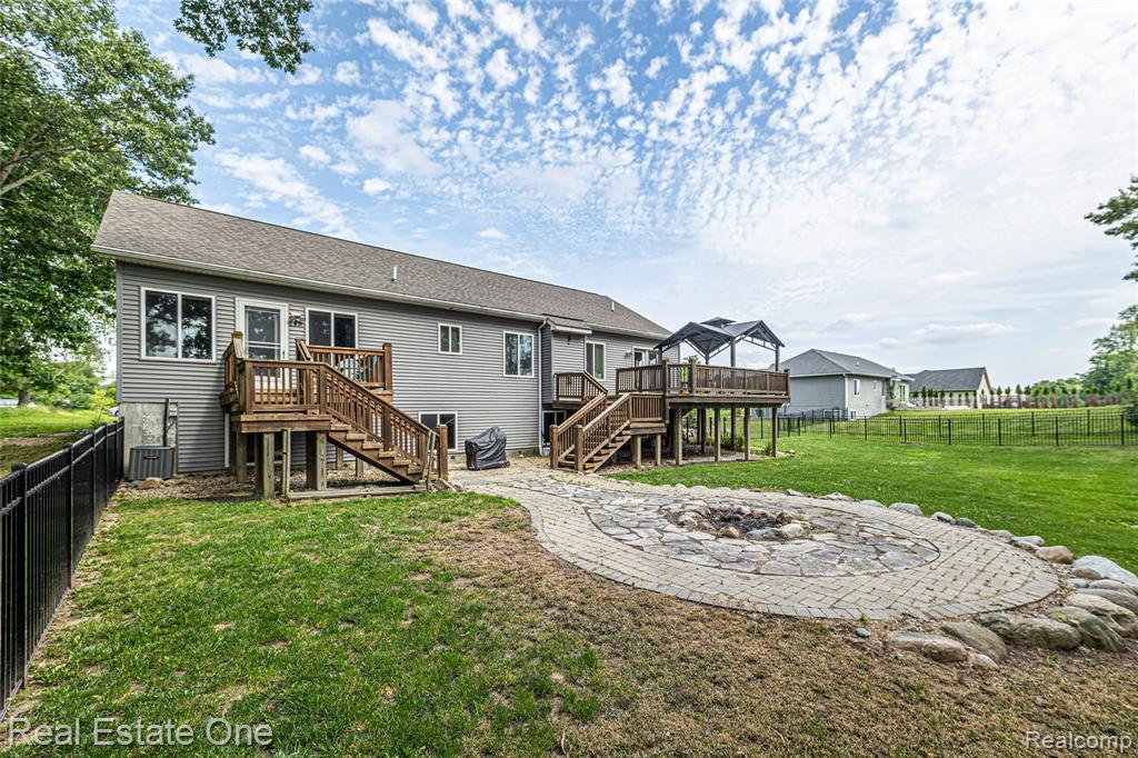 428 Pheasant Ridge Court, Ortonville, MI 48462 — Photo 41