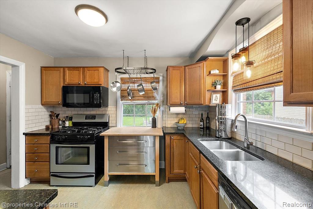 13356 Balfour Avenue, Huntington Woods, MI — Photo 12