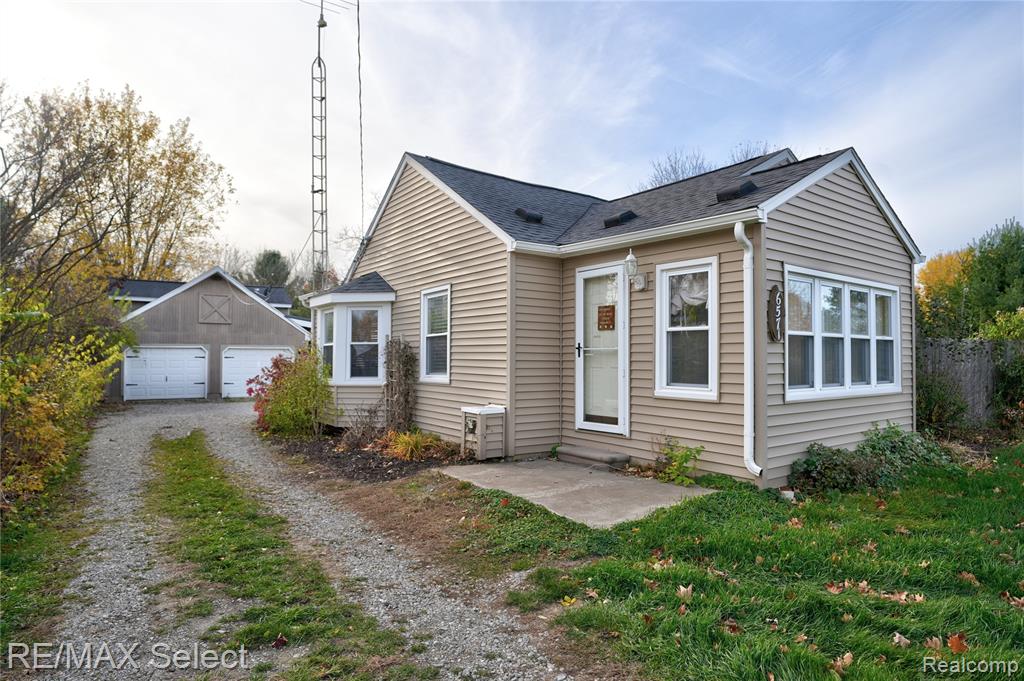 6571 River Road, Flushing, MI 48433 — front exterior