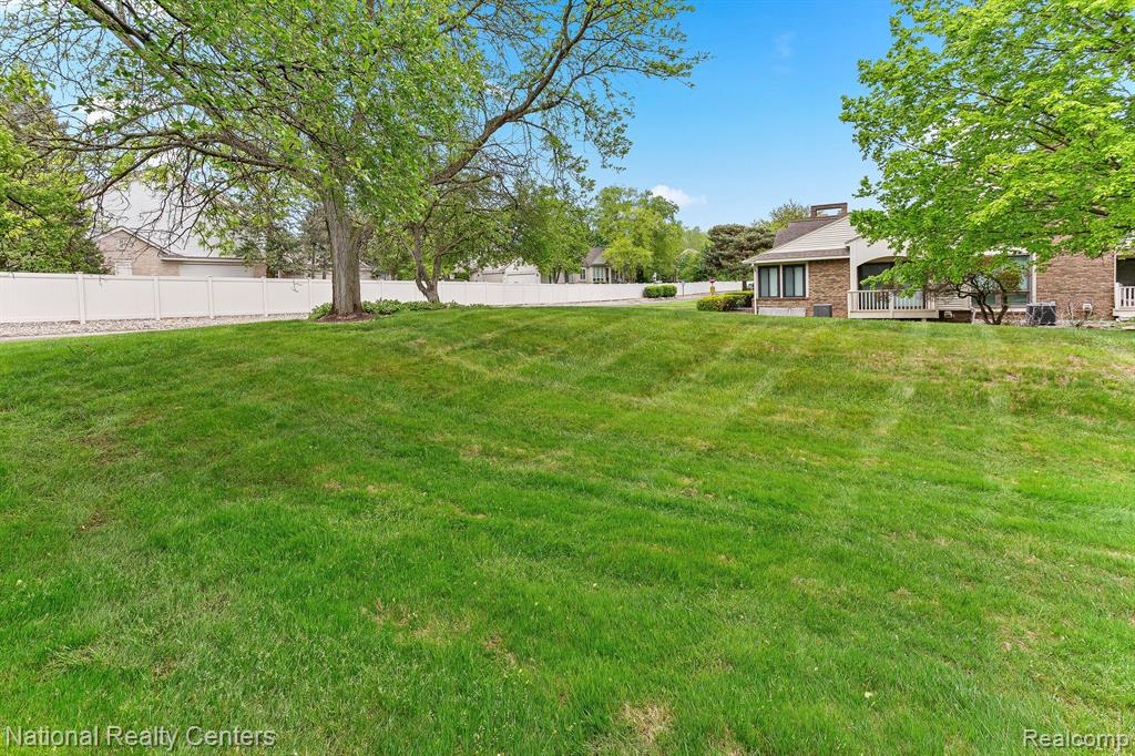 7207 Creeks Bend Drive, West Bloomfield, MI — Photo 57