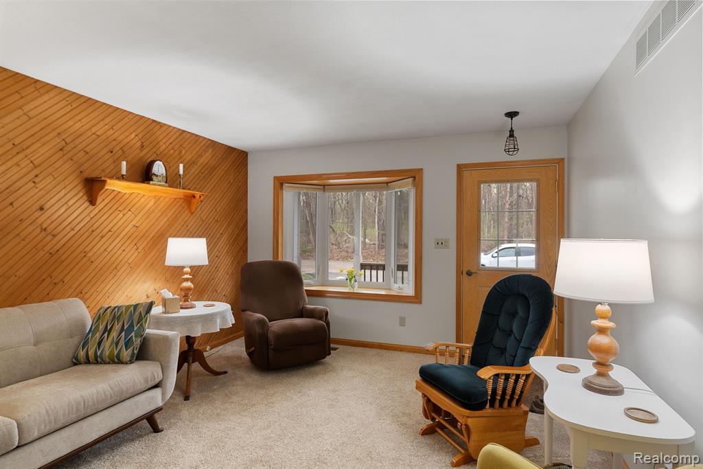 4945 WALKER Drive, Brighton, MI 48114 — Photo 6