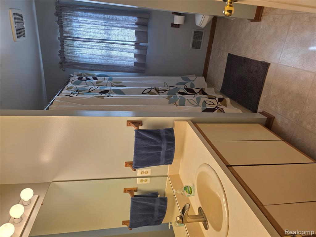 3435 Rockledge Lane, Lapeer, MI 48446 — Photo 17