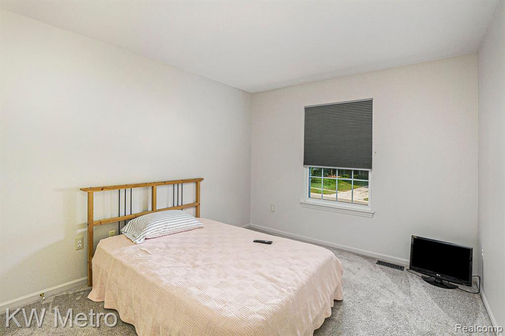 7565 GREENWAY Lane, West Bloomfield, MI 48324 — Photo 15
