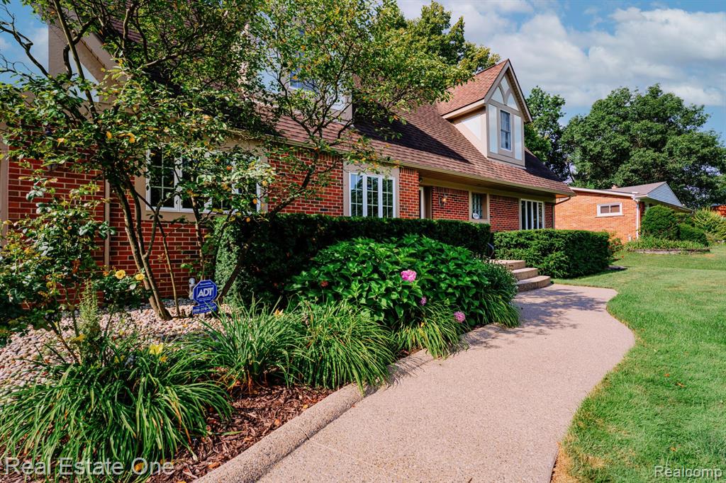 454 Lesdale Drive, Troy, MI 48085 — Photo 52