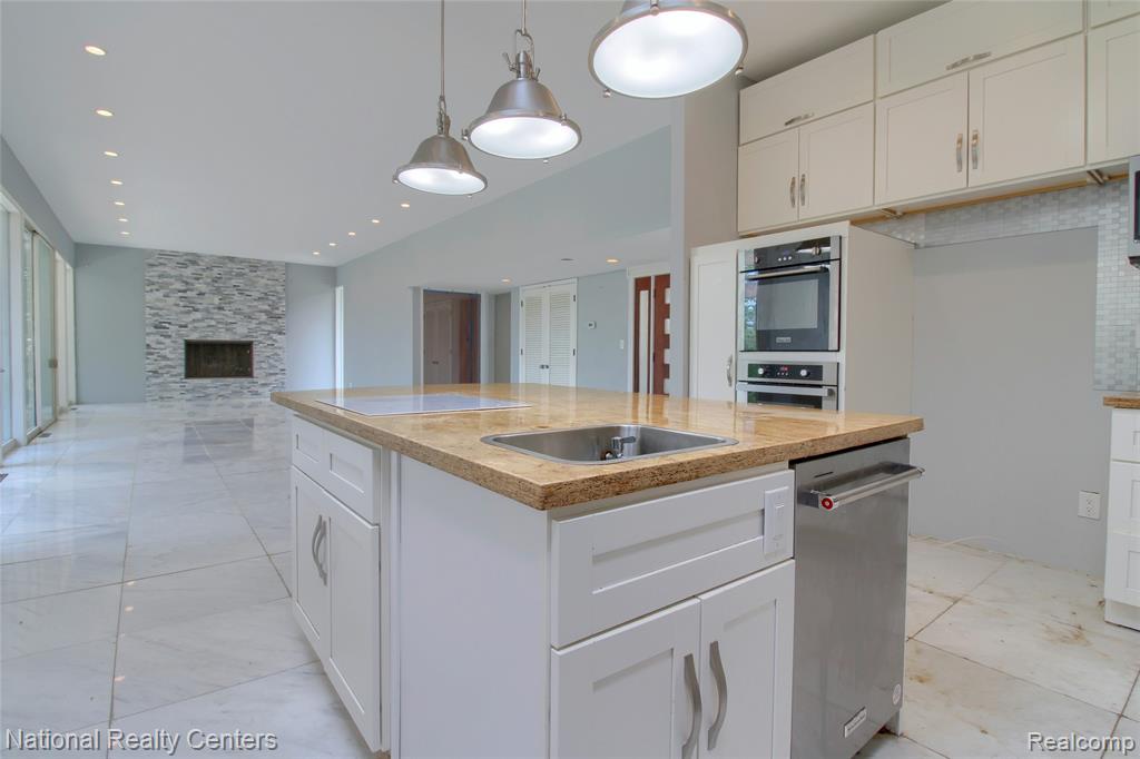 341 Corrie Road, Ann Arbor, MI 48105 — Photo 15