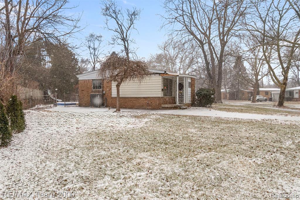 15211 Joan Street, Oak Park, MI 48237 — Photo 5