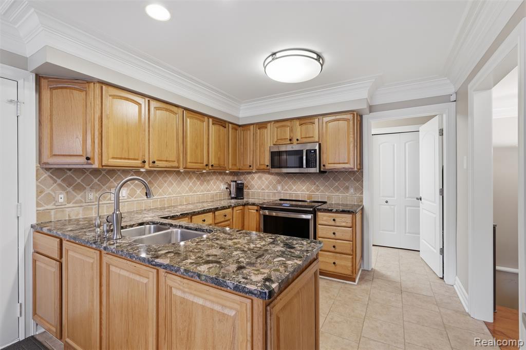4782 Pine Eagles Drive, 12, Brighton, MI 48116 — Photo 8
