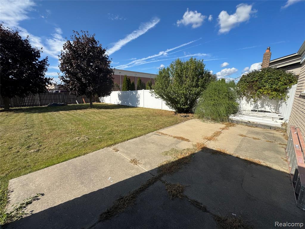 43005 FREEPORT Drive, Sterling Heights, MI 48313 — Photo 22