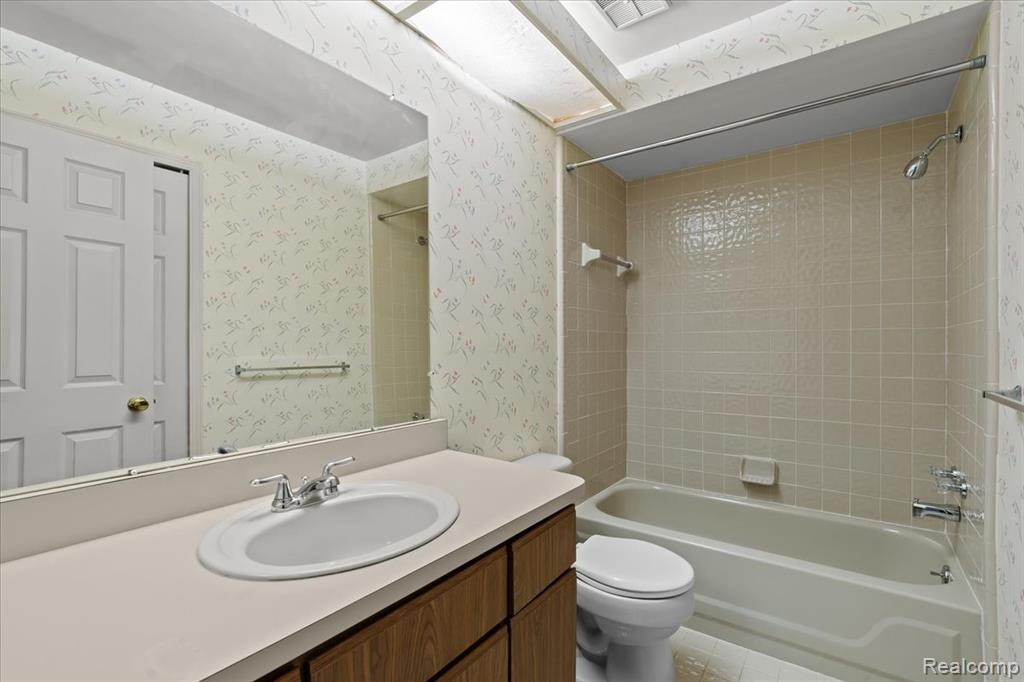 6798 Andiron Court, West Bloomfield, MI — Photo 17