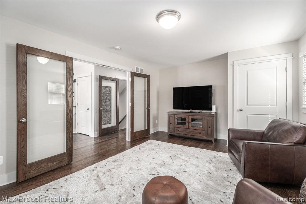 907 E 6TH Street, Royal Oak, MI 48067 — Photo 6