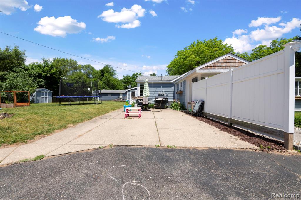 1570 Tamson Street, West Bloomfield, MI 48324 — Photo 43