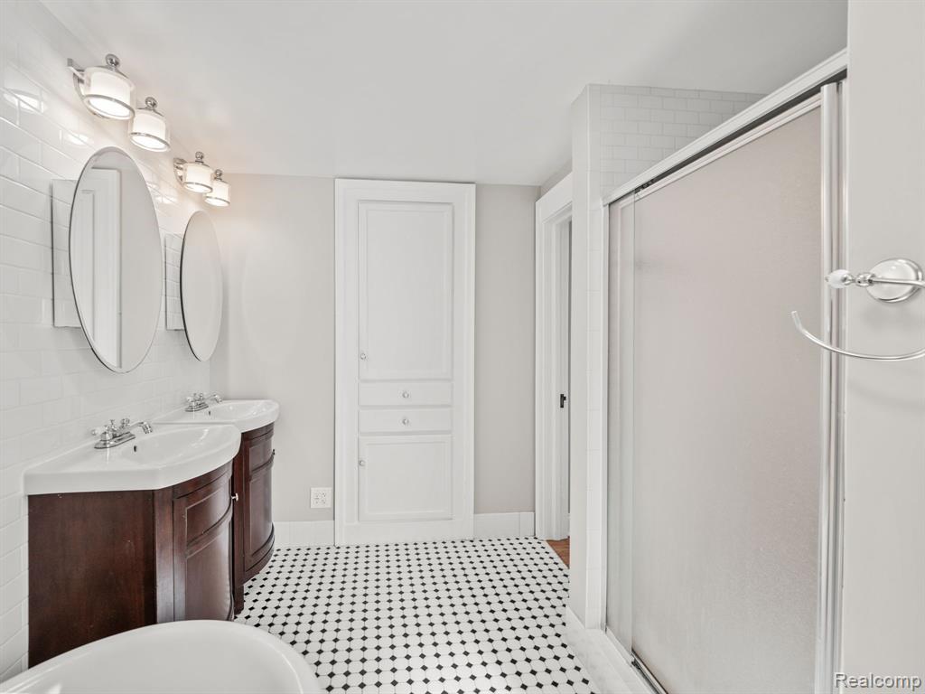 411 WILCOX Street, Rochester, MI 48307 — Photo 21