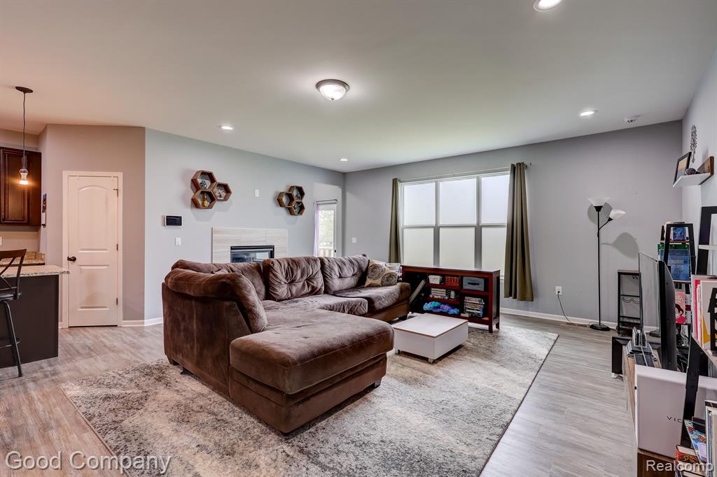 2763 AMBASSADOR Drive, Ypsilanti, MI 48198 — Photo 12