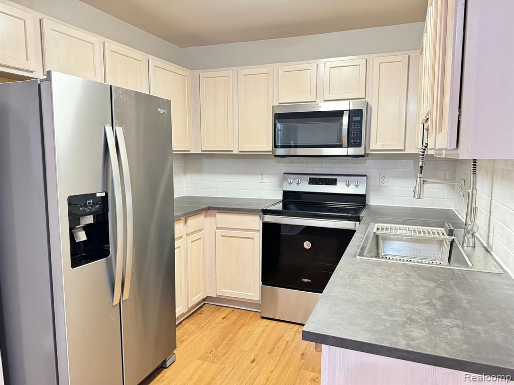 1877 LINDSAY Lane, Ann Arbor, MI 48104 — Photo 12
