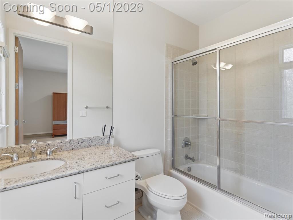 8390 Warwick Groves Court, Grand Blanc, MI 48439 — Photo 52