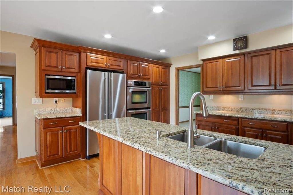 589 KINGSLEY Trail, Bloomfield Hills, MI 48304 — Photo 14