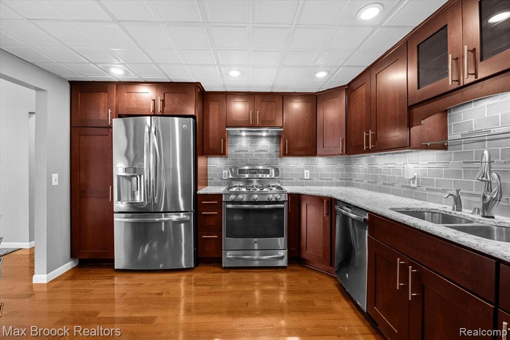 969 Greenview Court, 42, Rochester Hills, MI 48307 — Photo 10
