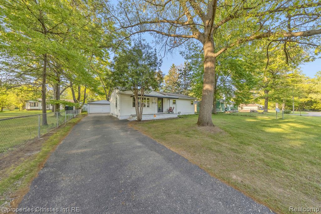5710 OPALINE Drive, Waterford, MI 48327 — Photo 27