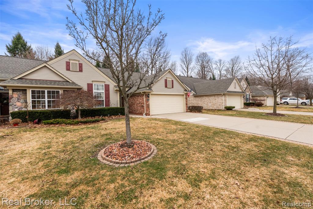 5776 Woodview Drive, 6, Sterling Heights, MI 48314 — Photo 4