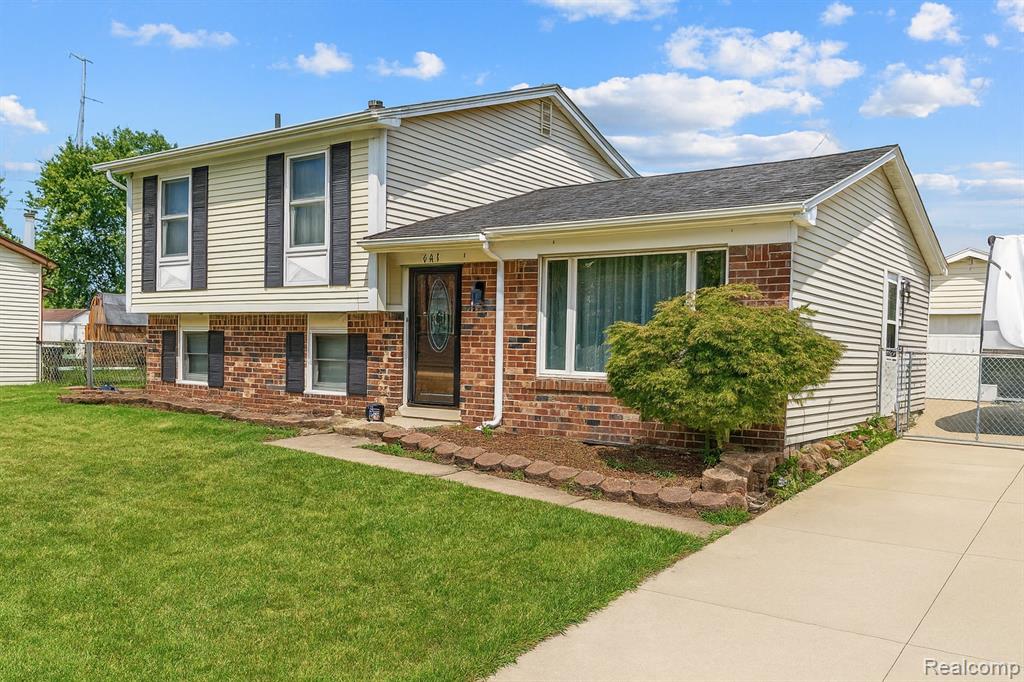 19117 Hyde Park Court, Woodhaven, MI 48183 — Photo 2