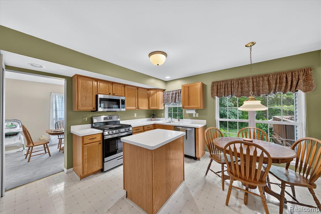 827 Westbrooke Drive, South Lyon, MI 48178 — Photo 6